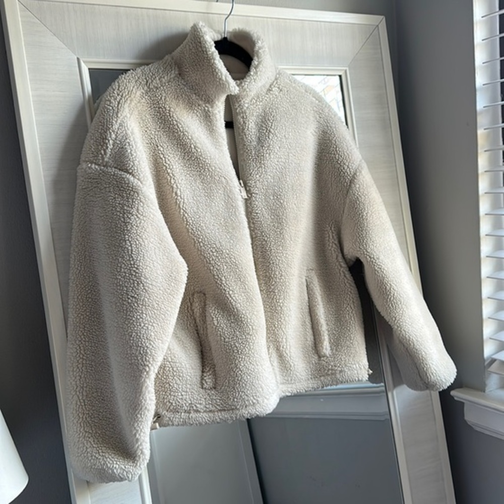 ALO Yoga Teddy Sherpa